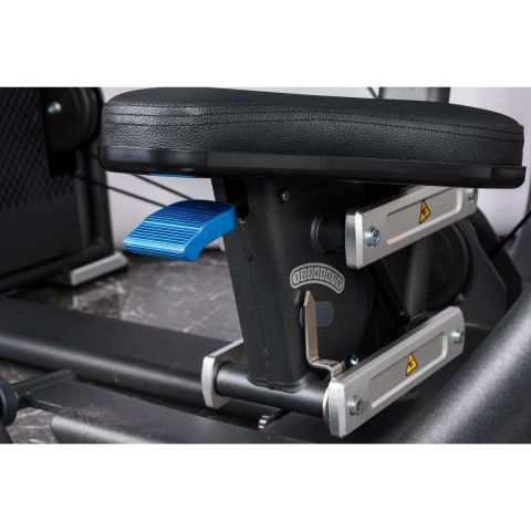 E-7008A Жим от груди вертикальный (Vertical Press). Стек 110 кг.