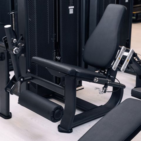 E-7002 Разгибание ног сидя (Leg Extension). Стек 110 кг.