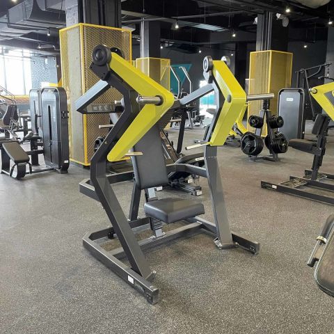 905 Жим от груди (Chest Press)