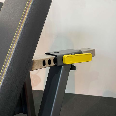 R-2002 Разгибание ног сидя (Leg Extension). Стек 100 кг